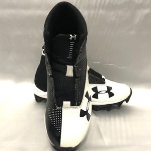 Boys Under Amour Cleats
